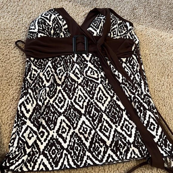 BCX Brown and White Patterned Halter top 2 available juniors size small & medium - Picture 6 of 6